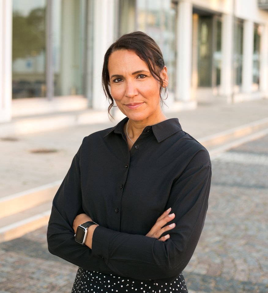 Saera Khan — Socionom & expert inom handläggning
